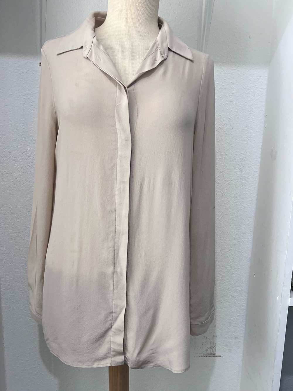 Women's Long-Sleeve Button-Down Shirt - Light Beige